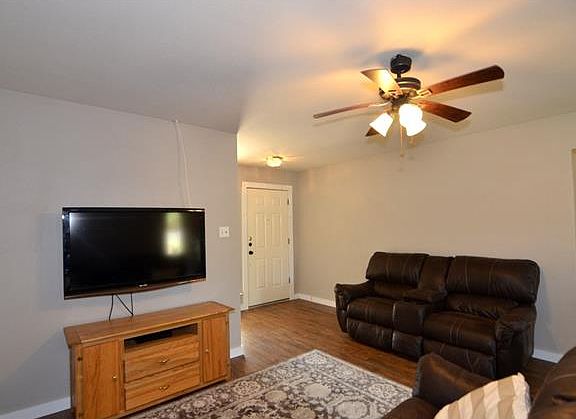 4th image of 1825 Emerald Isle Dr