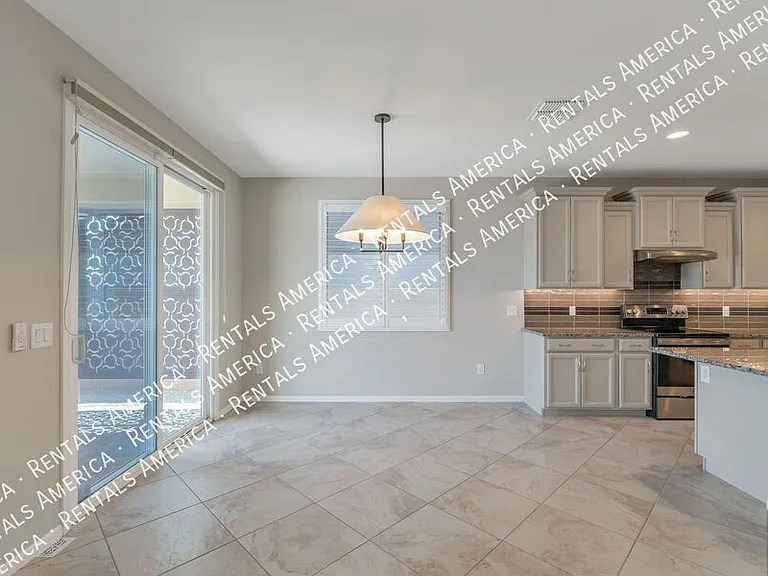 7631 W Laurel Ln — Photo 17