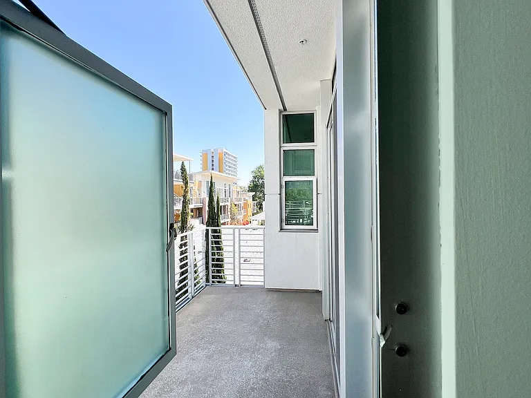 238 S Arroyo Pkwy — Photo 24