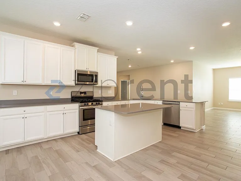 2116 Amberly Dr — Photo 12