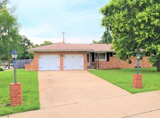 1113 Vassar Dr, Salina, KS 67401