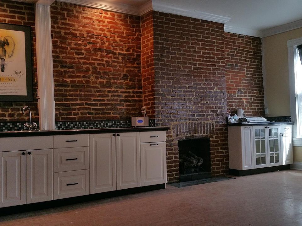 Built in entertainment center & media center and working gas fireplace!