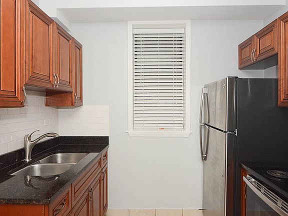 3rd image of 3631 W Dickens Ave