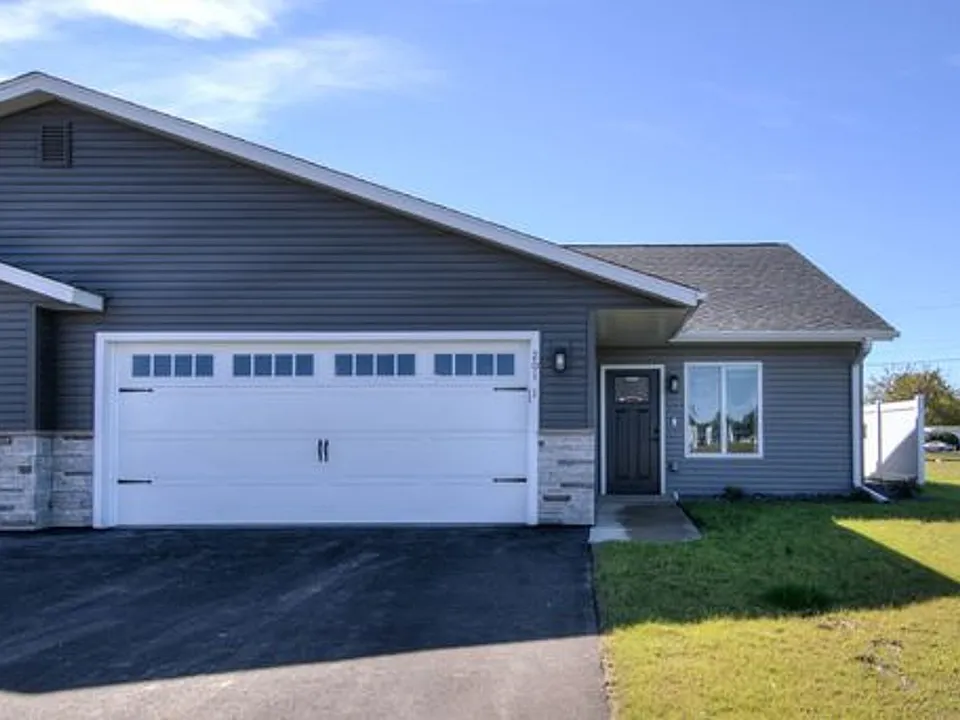 203 N Camelot Ln