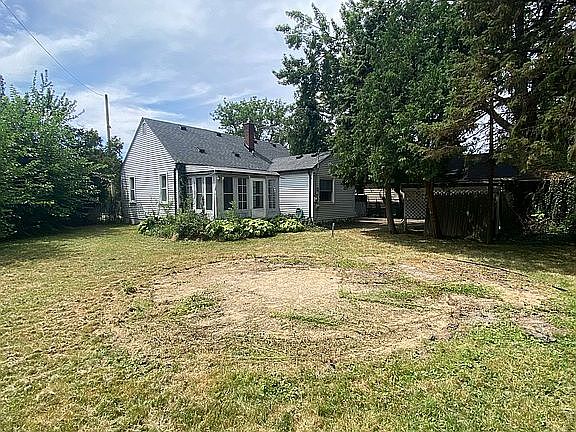 3rd image of 15579 Evergreen Ave