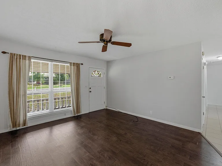 5704 Cedardale Dr — Photo 5