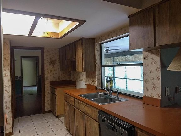 3rd image of 1338 N Lombardo Ave