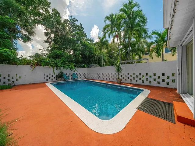 842 SW 11th Ct — Photo 7