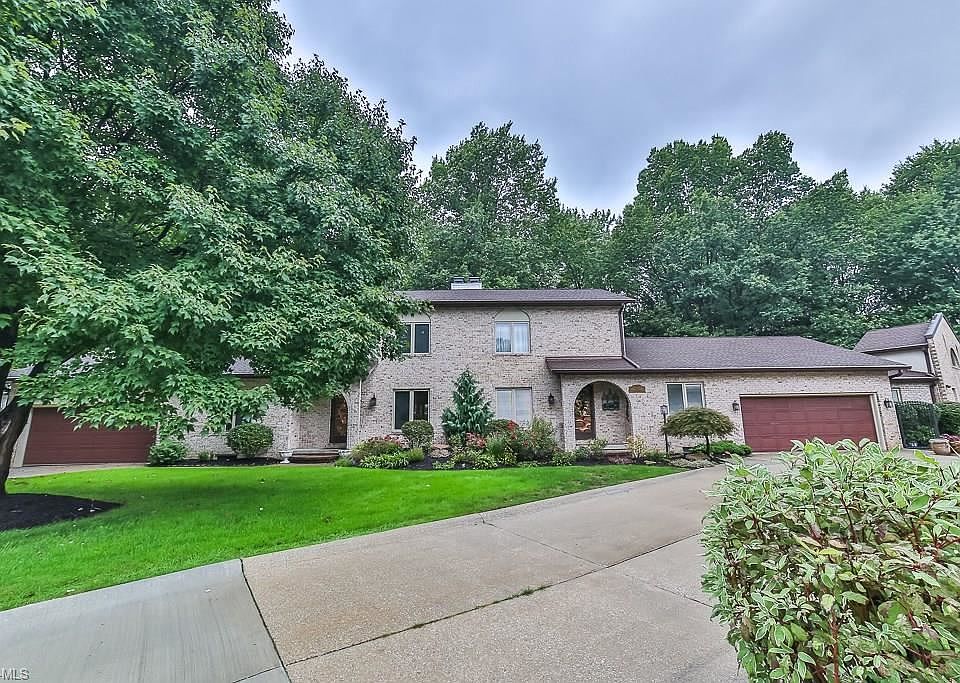 1st image of 90 & 92 Elia Cir