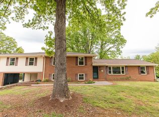 3595 Parkwood Dr, Roanoke, VA 24018