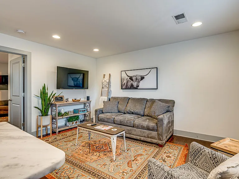818 Fatherland St #5 — Photo 2