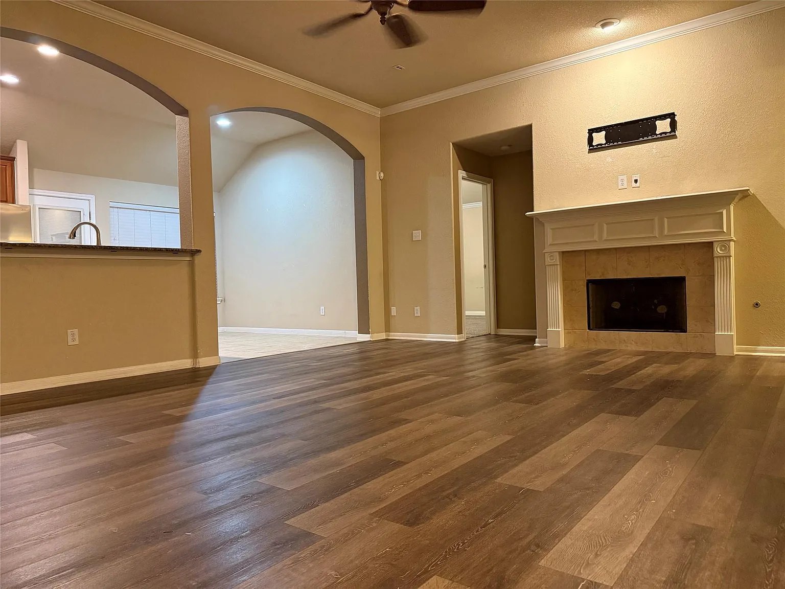 3 bed, 2.0 bath, 1675 sqft, $2,150 — Photo 3
