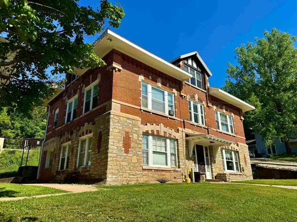 406 John St #408, Decorah, IA 52101
