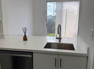 17820 NW 73rd Ave #1011, Hialeah, FL 33015