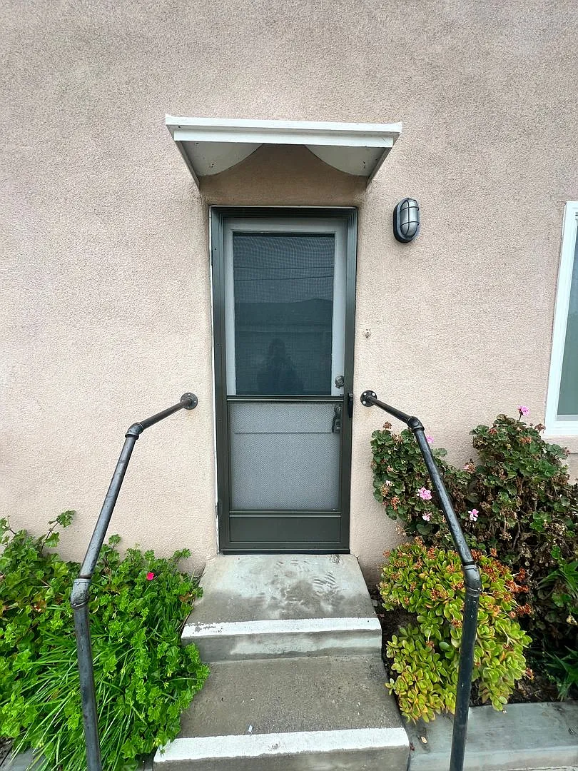 Midtown Ventura - One bedroom, one bath downstairs apartment — Photo 1