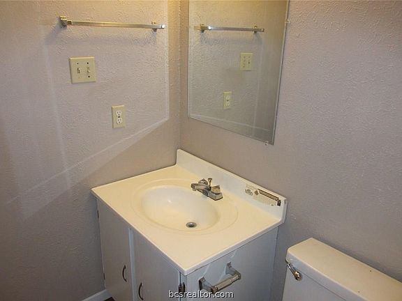 2nd image of 1214 Holik Dr