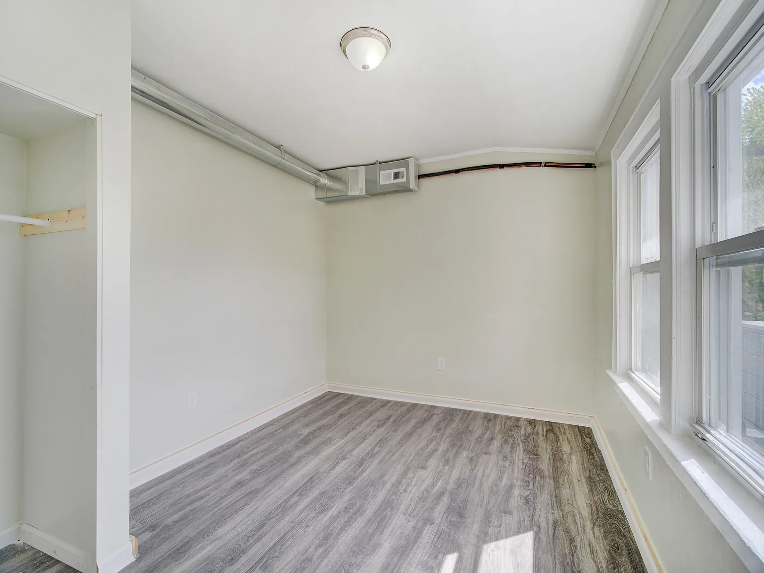 57-59 Poe Ave — Photo 3