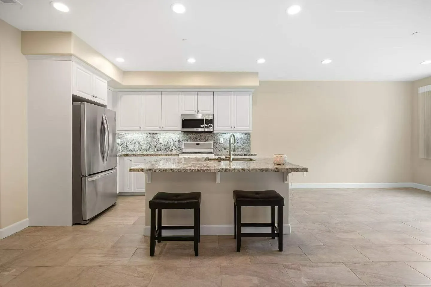 3 bed, 2.5 bath, 1674 sqft, $3,500 — Photo 4