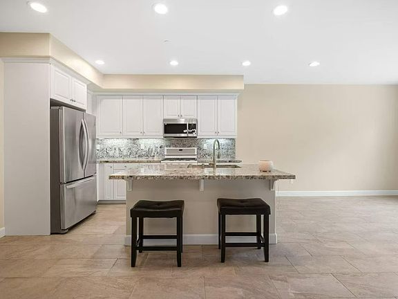 4th image of 875 E Mountain Way