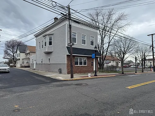 556 Roosevelt Ave #1 Photo 1