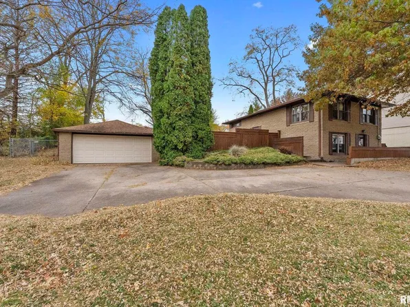 4805 5th St, East Moline, IL 61244