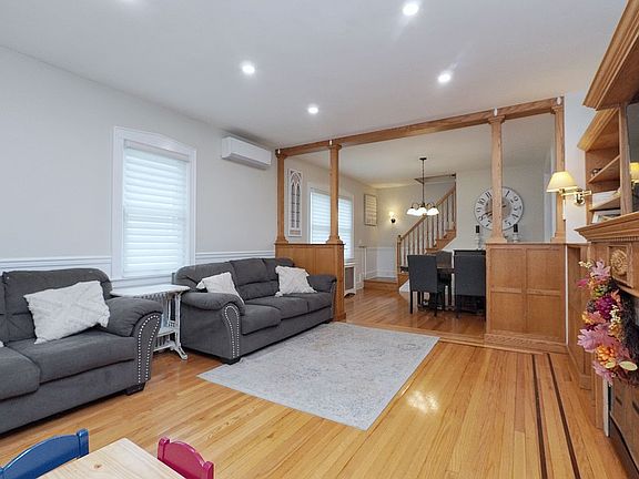 3rd image of 265 Brehaut Ave