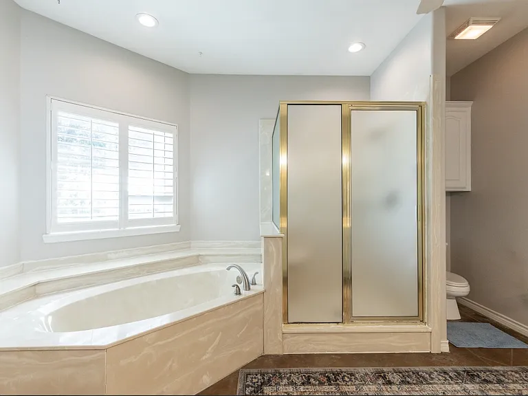 364 Alexandra Dr — Photo 35