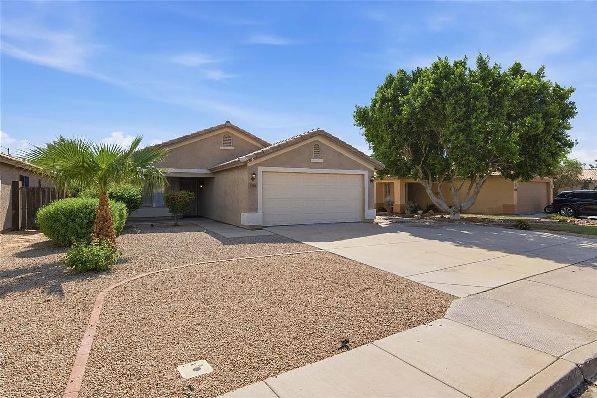 3 bed, 1402 sqft, $2,400 — Photo 3