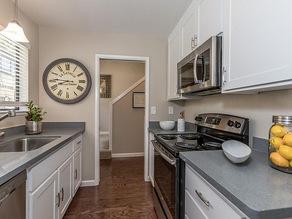 4th image of 1055 Pine St #4