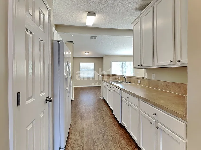 1379 Samantha Cir E — Photo 4