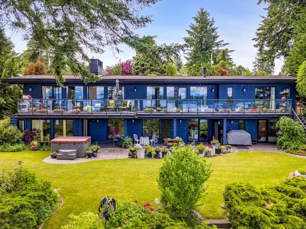 1093 Ash St, Campbell River, BC V9W 1G6