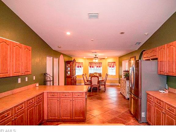 5th image of 16015 Aralia Dr