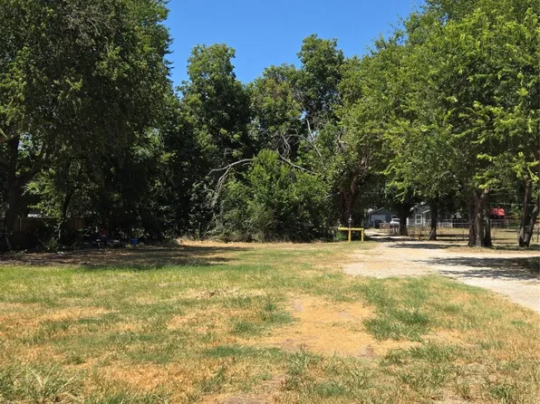 1125 E Henderson St, Cleburne, TX 76031