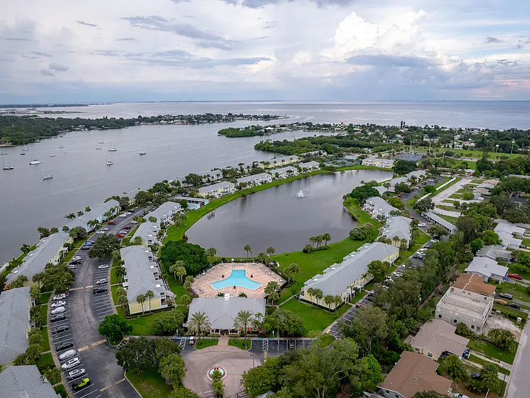 204 Pompano Dr SE #A — Photo 9