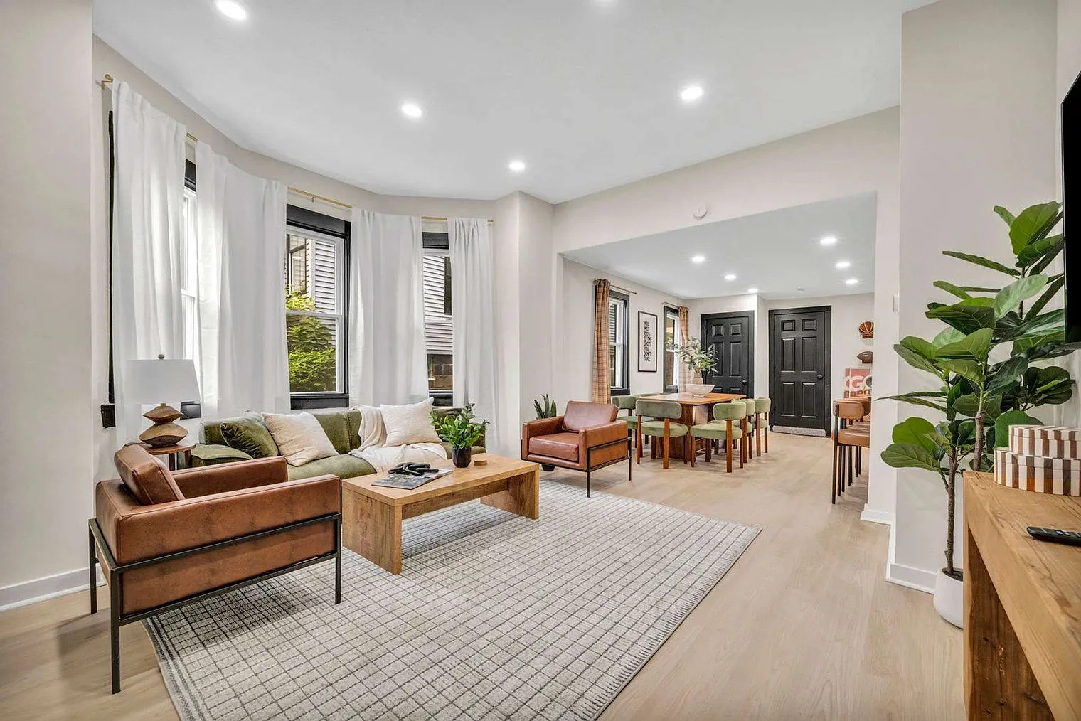 4 bed, 3.0 bath, 2238 sqft, $6,629 — Photo 2