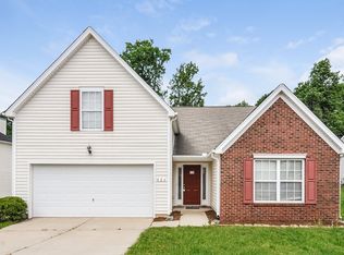 826 Red Oak Tree Dr, Fuquay Varina, NC 27526