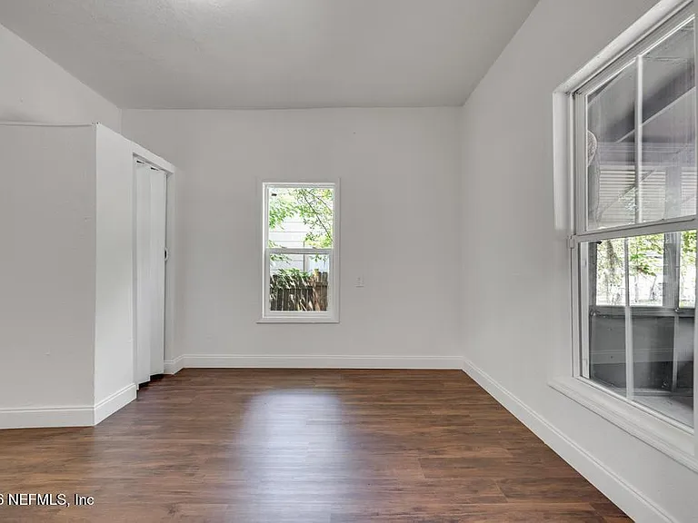 2410 McQuade St — Photo 8