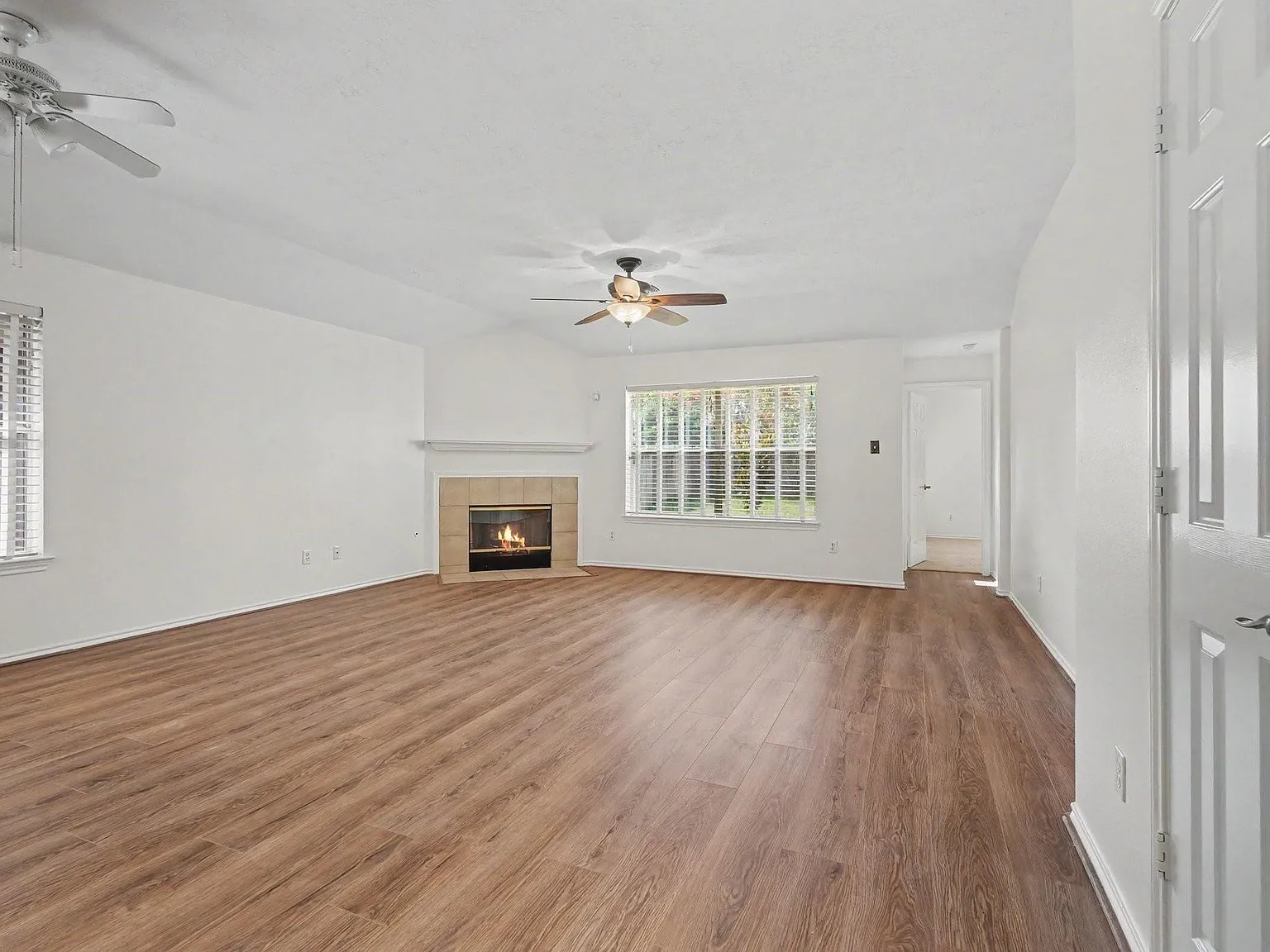 3 bed, 2.0 bath, 1497 sqft, $2,200 — Photo 3