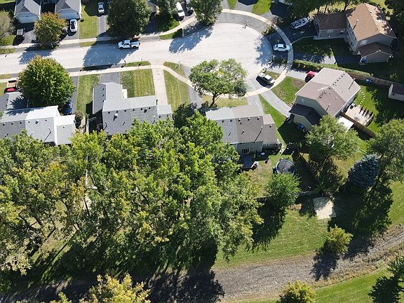 3rd image of 3062 Winchester Ct W