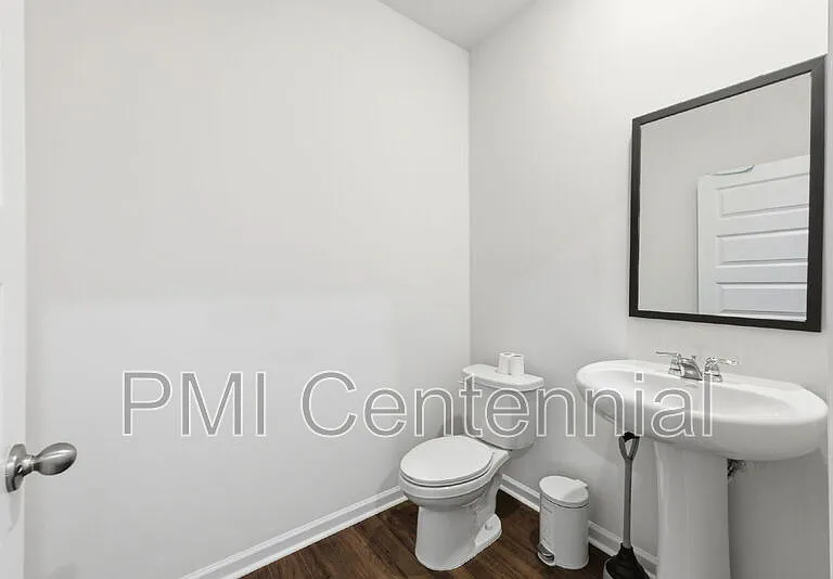 192 Hampton Cir — Photo 16