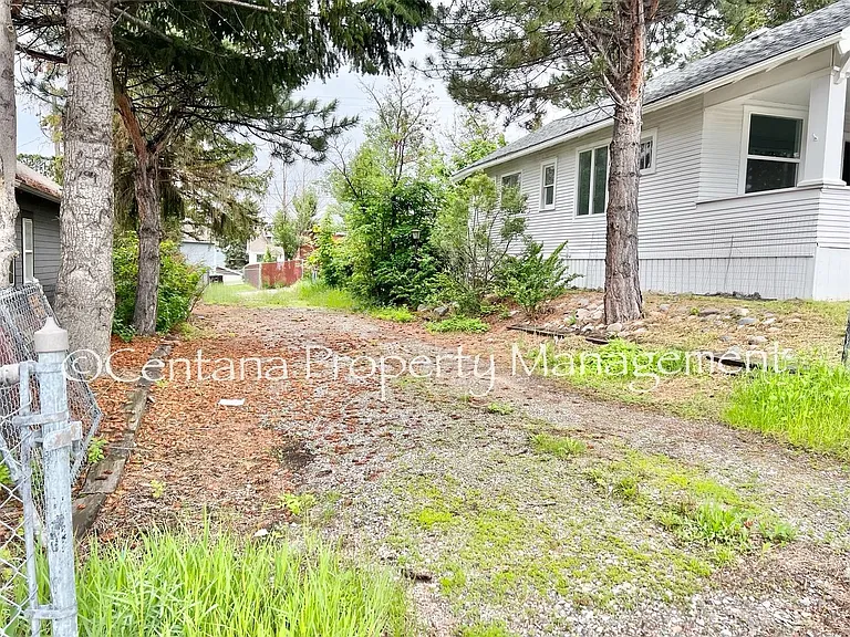 1138 W Park St — Photo 16