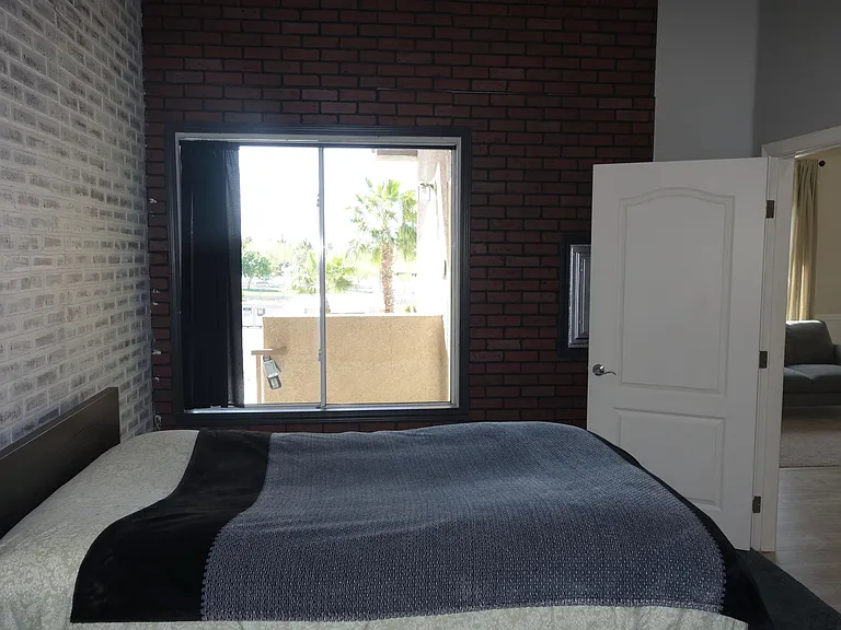 2305 W Horizon Ridge Pkwy #1323-1-1 — Photo 8