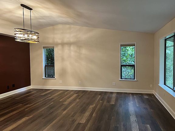 3rd image of 21312 NE 6th St