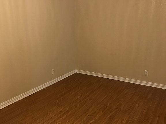 5th image of 1121 Houston Dr