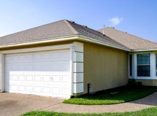 6630 Rhine Dr #B, Corpus Christi, TX 78412