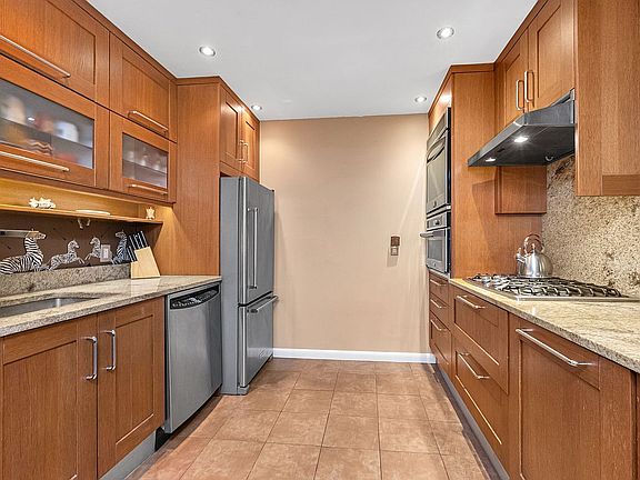 5th image of 507 E 13th St APT B1