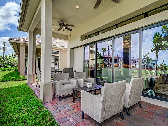 Covered lanai to entertain guests