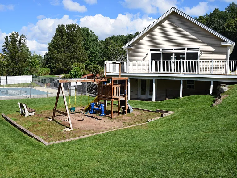 27 Georgetown Dr — Photo 14