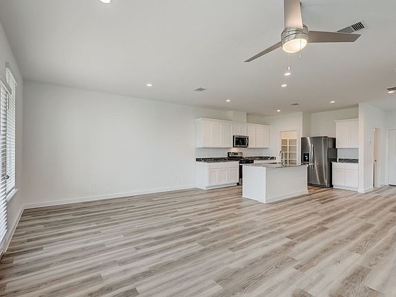 5th image of 10415 Lancaster Ln #7