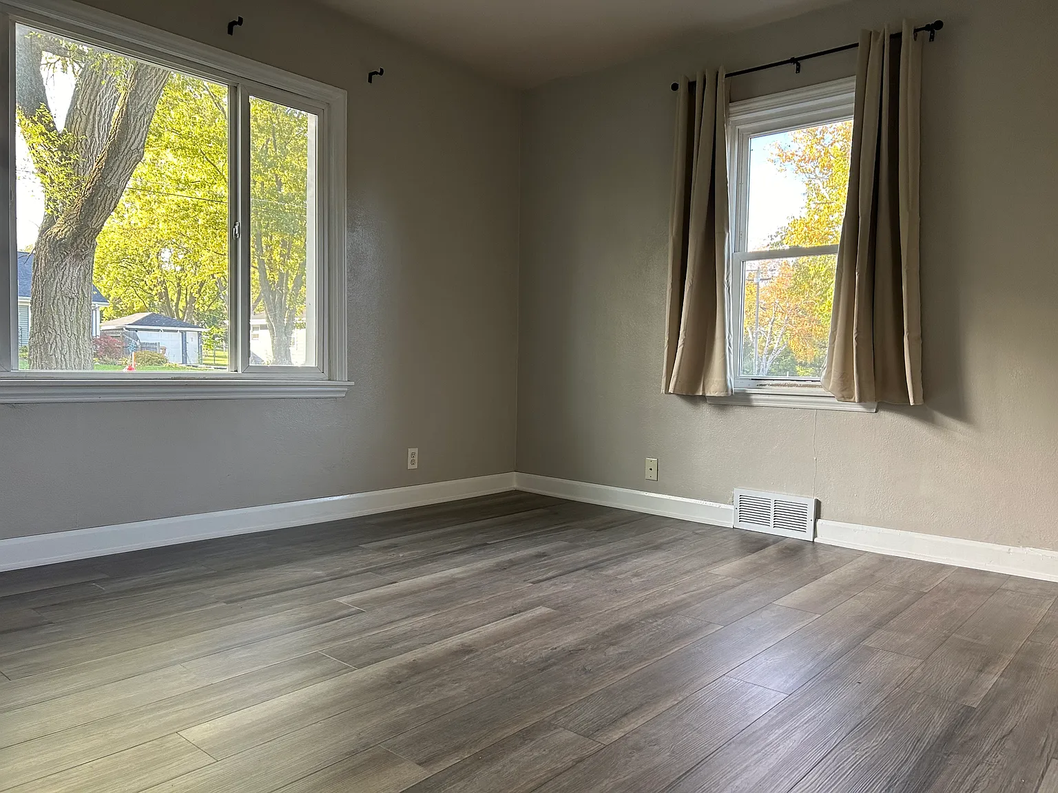 3 bed, 1080 sqft, $2,095 — Photo 4